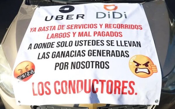 Paran taxis de plataforma; exigen mejores tarifas