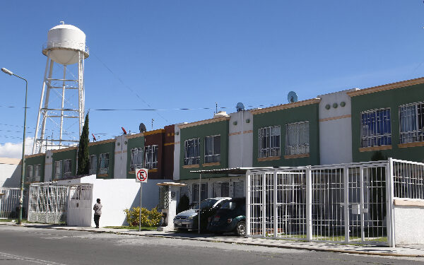 Jóvenes poblanos, sin poder costear una vivienda digna