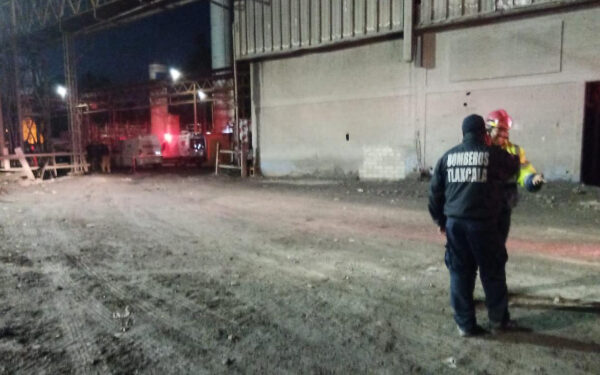 Mueren 12 personas tras explosión en fábrica de acero en Tlaxcala