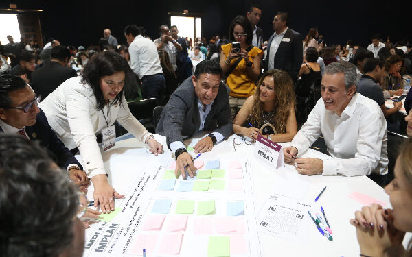 Identifican a involucrados en hoyo financiero