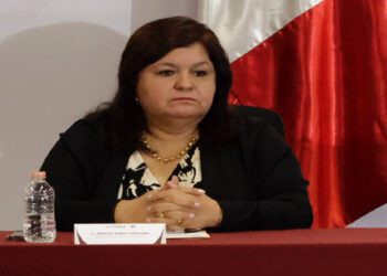 Dan plazo para acreditar profesión