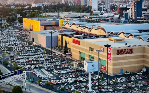 Abarrotan poblanos las tiendas