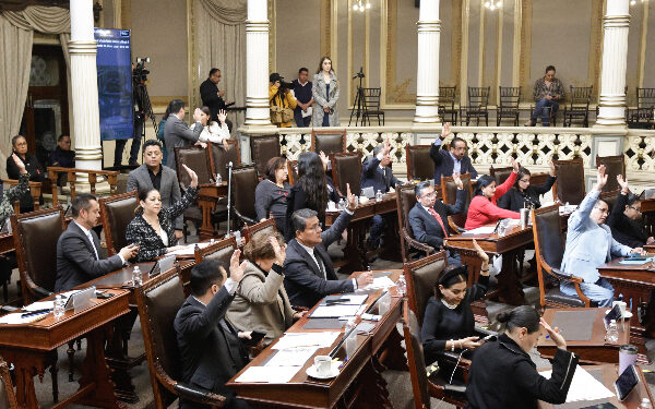 Aprobadas leyes: Ingresos y Administración