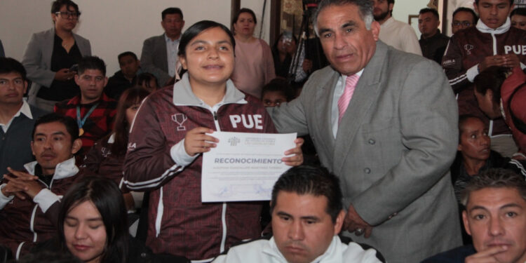 Congreso de Puebla entrega reconocimientos a deportistas paralímpicos poblanos