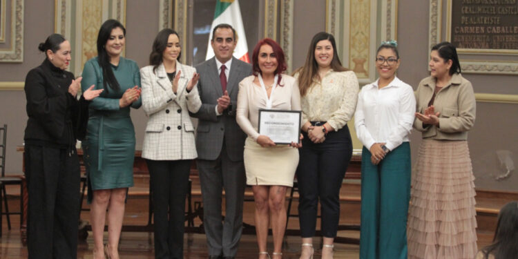 Congreso de Puebla entrega la medalla “Ángeles Espinosa Yglesias”