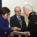 Entregan diplomas a estudiantes