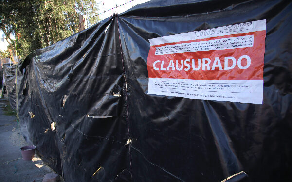 Clausuran obras en Central de Abasto por irregulares