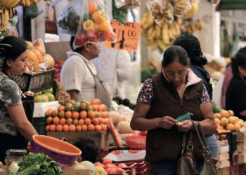 Con tandas y empeños, libran poblanos la cuesta de enero