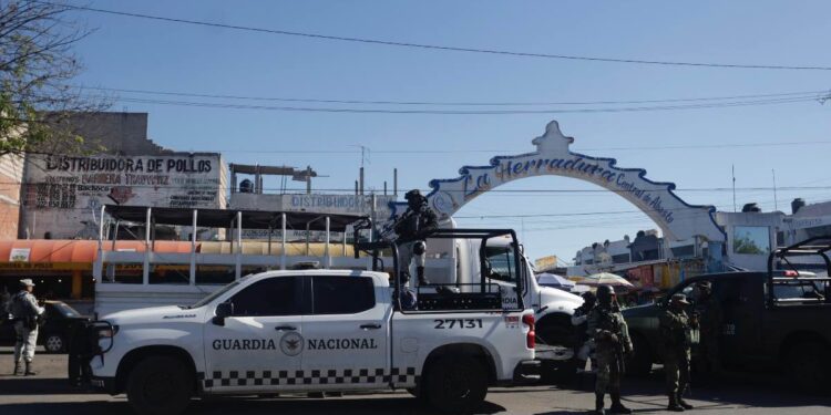 Analizan dos predios para cuartel