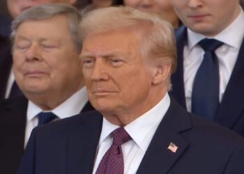 Donald Trump tomó posesión como presidente de EU