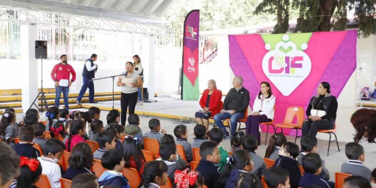 Entrega DIF municipal desayunadores a escuelas