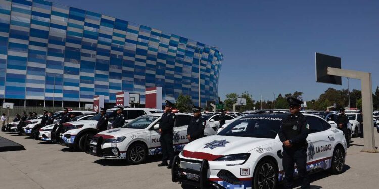 En regla, policías detenidos