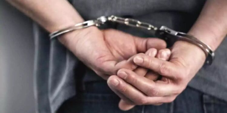Sujeto abordo de Camaro es detenido tras persecución y balacera en Puebla