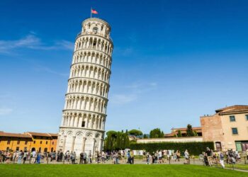 La Torre que desafía el tiempo