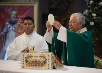 Tras operación, arzobispo regresa a Puebla
