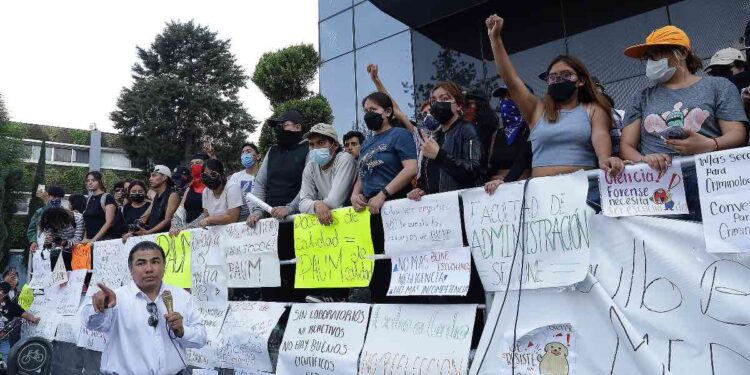 Mantienen clases a distancia en BUAP