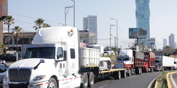 Tras operativo y bloqueos, localizan a adolescentes