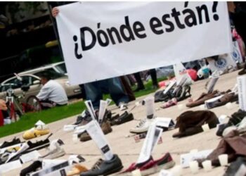 Menores huyen de violencia