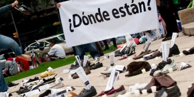 Menores huyen de violencia