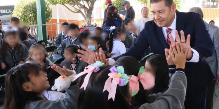 “Escuelas forman carácter y vocación”: Armenta