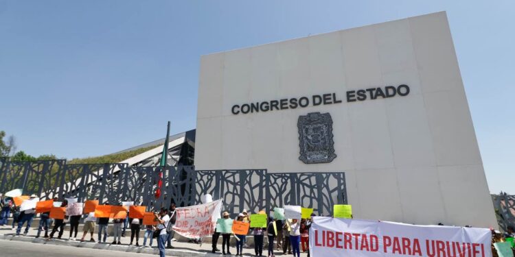 Bloquean sede del Congreso