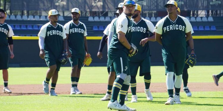 Pericos inician su pretemporada con 30 peloteros