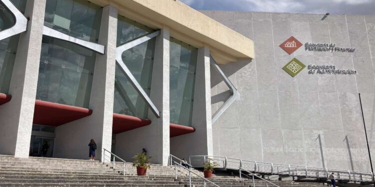 En un año, reducción de deuda pública de 643.9 mdp