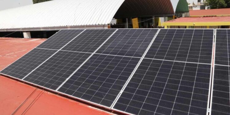 Puebla inicia proyecto de energía solar en escuelas
