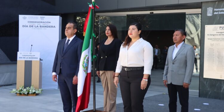 Congreso de Puebla conmemora el Día de la Bandera