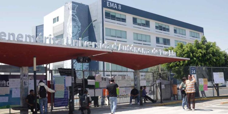 Suspensión total de clases, exigen paristas de la BUAP