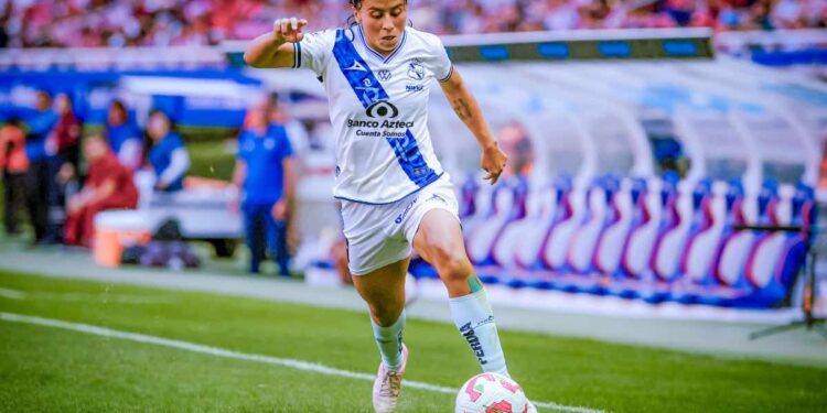 Chivas golea 3-0 a Puebla Femenil