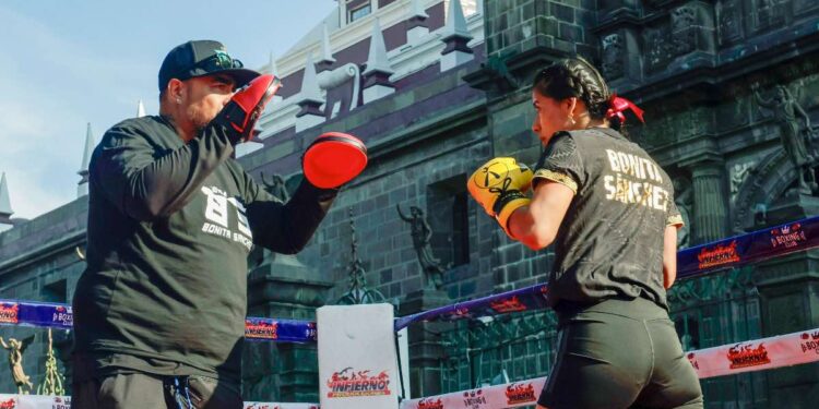 Zócalo de Puebla vibra con La Bonita Sánchez