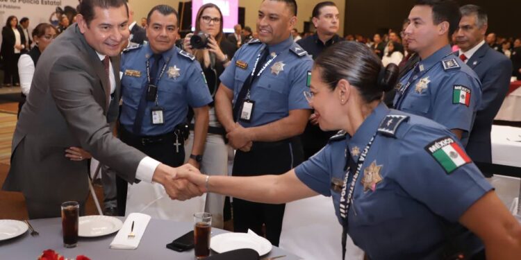 Armenta reconoce labor de policías estatales