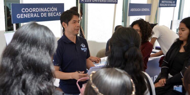 BUAP instala módulos de atención escolar