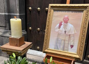 Iglesias rinden homenaje a papa Francisco
