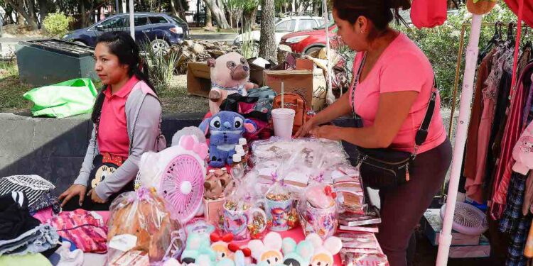 Mujeres ganan 18% menos que hombres en Puebla