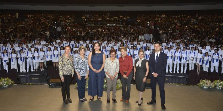 La BUAP gradúa a 176 médicos