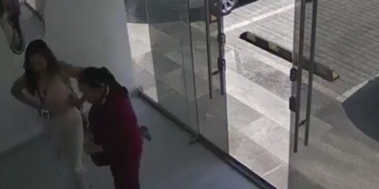 Caen dos extorsionadoras