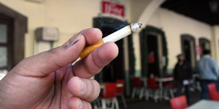Aumentan 28% decesos relacionados con tabaquismo