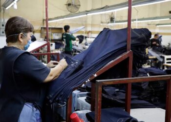 Mil 200 empleos menos en textiles por ropa china