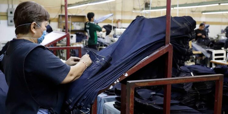 Mil 200 empleos menos en textiles por ropa china