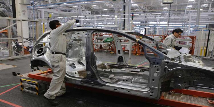 De enero a mayo, exporta VW 50 mil unidades menos