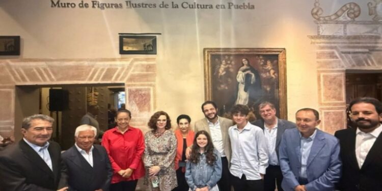 Reconocen legado artístico de Héctor Azar