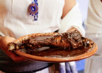 Con feria, preservan tradición