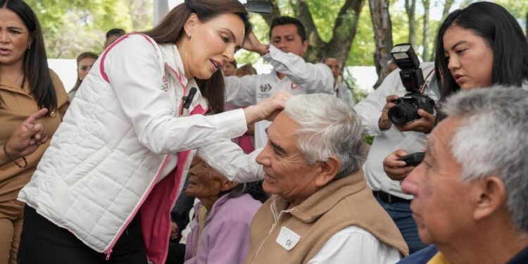 Entregó DIF capitalino 50 auxiliares auditivos