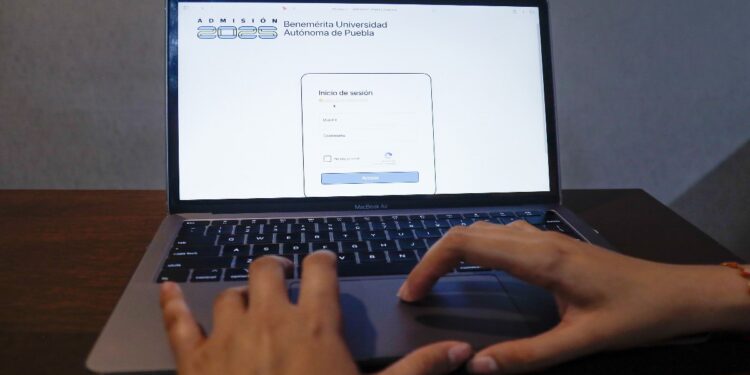 BUAP acepta a más de 40 mil nuevos alumnos