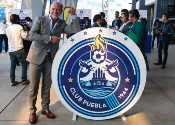 Puebla recibe a Santos y a su leyenda viva en el Cuauhtémoc