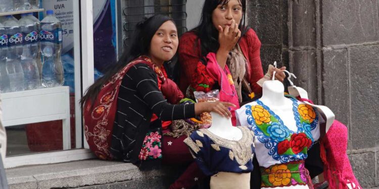 Pobreza extrema golpea a mujeres indígenas