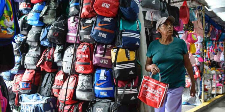 Preparan feria escolar con precios accesibles