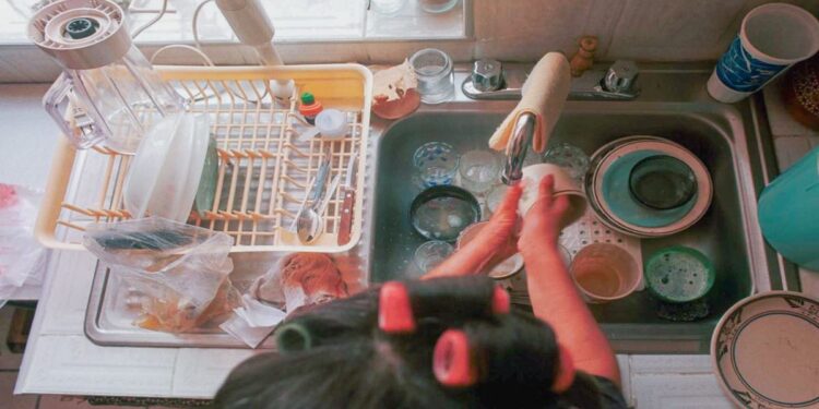 Poblanas dedican 40 horas semanales a labores del hogar